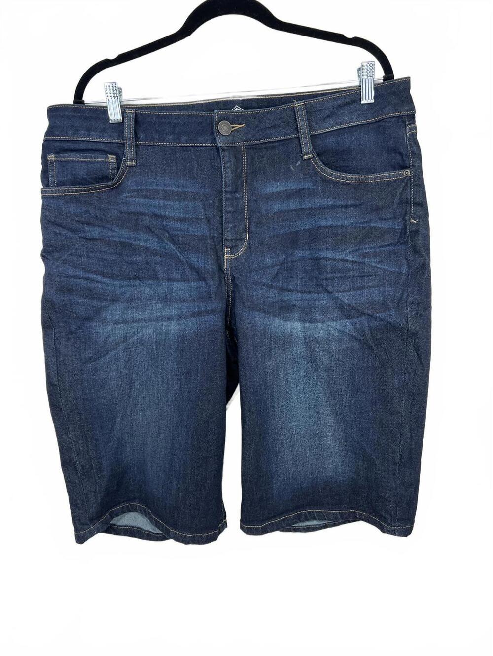 St. John's Bay Bermuda Denim Shorts Size 18 NWOT